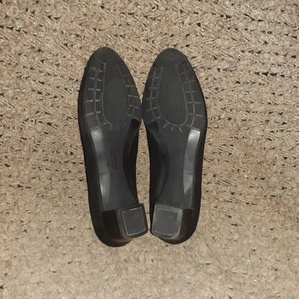 BRUNATE ITALY-Black Suede Classic-Low Heel-Metal Detail-Size 37.5/7-Near Mint - Picture 7 of 7
